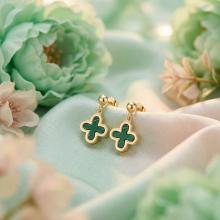 Златни обеци Детелинки с малахит Златни обеци Детелинки с малахит