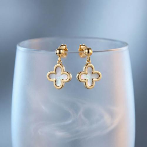 Златни обеци Детелинки с бял седеф