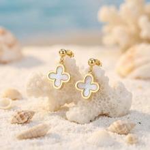 Златни обеци Детелинки с бял седеф