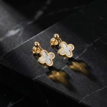 Златни обеци Детелинки с бял седеф