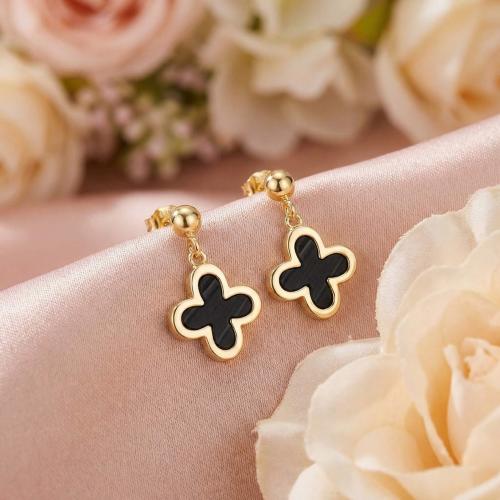 Златни обеци Детелинки с черен оникс