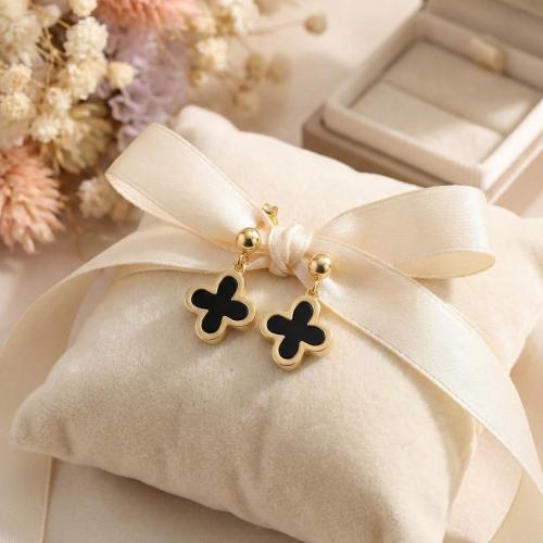 Златни обеци Детелинки с черен оникс