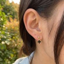 Златни обеци Детелинки с черен оникс