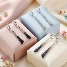 Сребърни обеци Scarlett с кристали от Sw® Black and White