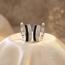 Сребърни обеци Hali с кристали от Sw® Crystal and Jet