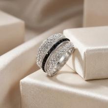 Сребърен пръстен с кристали от Sw® SP645 Crystal and Black Сребърен пръстен с кристали от Sw® SP645 Crystal and Black