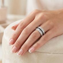 Сребърен пръстен с кристали от Sw® SP645 Crystal and Black Сребърен пръстен с кристали от Sw® SP645 Crystal and Black