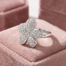 Сребърен пръстен Цвете с кристали от Sw® Crystal Сребърен пръстен Цвете с кристали от Sw® Crystal