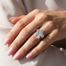 Сребърен пръстен Цвете с кристали от Sw® Crystal Сребърен пръстен Цвете с кристали от Sw® Crystal