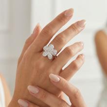 Сребърен пръстен Цвете с кристали от Sw® Crystal Сребърен пръстен Цвете с кристали от Sw® Crystal