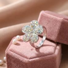Сребърен пръстен Цвете с кристали от Sw® AB Crystal Сребърен пръстен Цвете с кристали от Sw® AB Crystal