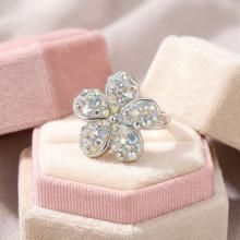 Сребърен пръстен Цвете с кристали от Sw® AB Crystal Сребърен пръстен Цвете с кристали от Sw® AB Crystal