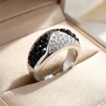 Сребърен пръстен с кристали от Sw®  SP676 Black and White