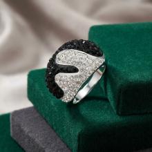 Сребърен пръстен с кристали от Sw® SP685 Black and White Сребърен пръстен с кристали от Sw® SP685 Black and White