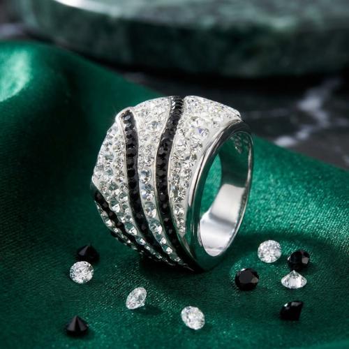 Сребърен пръстен с кристали от Sw®  SP688 Black and White