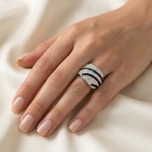 Сребърен пръстен с кристали от Sw®  SP688 Black and White