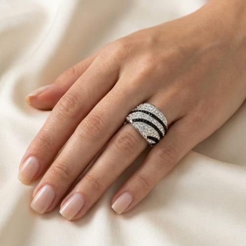 Сребърен пръстен с кристали от Sw®  SP688 Black and White