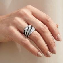Сребърен пръстен с кристали от Sw®  SP688 Black and White