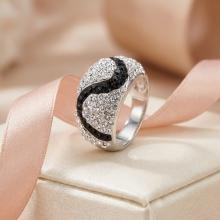 Сребърен пръстен с кристали от Sw®  SP696