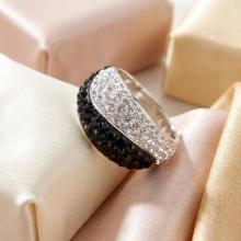Сребърен пръстен с кристали от Sw® SP701 Black and White Сребърен пръстен с кристали от Sw® SP701 Black and White