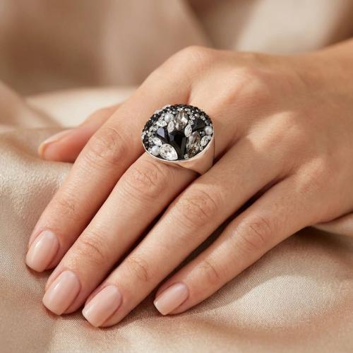 Сребърен пръстен с кристали от Sw®  SP704 Black Marquise