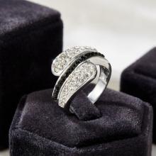 Сребърен пръстен с кристали от Sw® SP705 Black and White Сребърен пръстен с кристали от Sw® SP705 Black and White