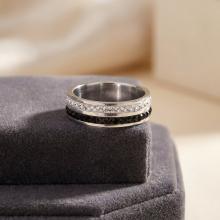 Сребърен пръстен с кристали от Sw® SP707 Black and White Сребърен пръстен с кристали от Sw® SP707 Black and White