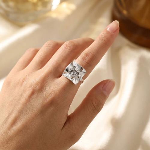 Сребърен пръстен с кристали от Sw® SP713 Silver Shade
