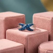 Сребърен пръстен с кристали от Sw® SP719 Metallic Blue Сребърен пръстен с кристали от Sw® SP719 Metallic Blue