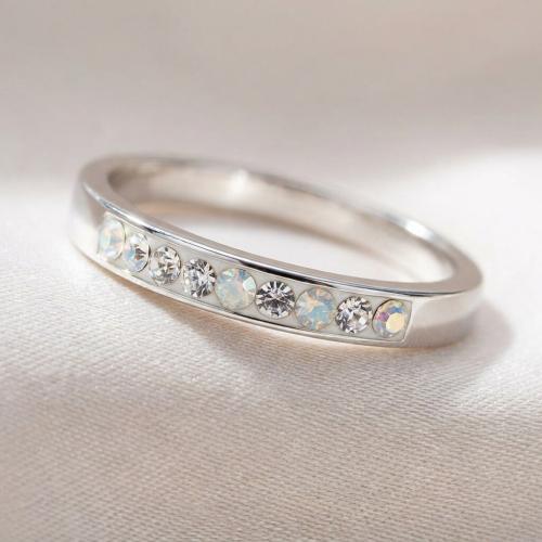 Сребърен пръстен с кристали от Sw® SP720 White Opal and Crystal