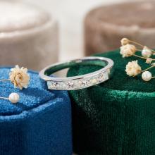 Сребърен пръстен с кристали от Sw® SP720 White Opal and Crystal Сребърен пръстен с кристали от Sw® SP720 White Opal and Crystal