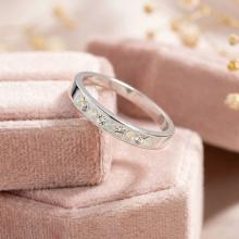 Сребърен пръстен с кристали от Sw® SP720 White Opal and Crystal Сребърен пръстен с кристали от Sw® SP720 White Opal and Crystal
