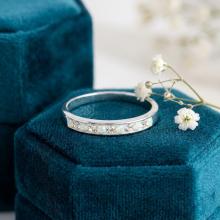 Сребърен пръстен с кристали от Sw® SP720 White Opal and Crystal Сребърен пръстен с кристали от Sw® SP720 White Opal and Crystal