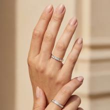 Сребърен пръстен с кристали от Sw® SP720 White Opal and Crystal Сребърен пръстен с кристали от Sw® SP720 White Opal and Crystal