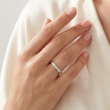 Сребърен пръстен с кристали от Sw® SP720 White Opal and Crystal Сребърен пръстен с кристали от Sw® SP720 White Opal and Crystal