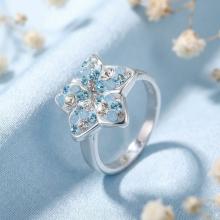 Сребърен пръстен Цветенце с кристали от Sw® Deep Blue Сребърен пръстен Цветенце с кристали от Sw® Deep Blue