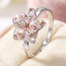 Сребърен пръстен Цветенце с кристали от Sw® Marilyn