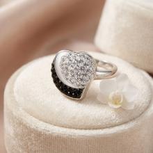 Сребърен пръстен с кристали от Sw® SP728 Black and White Сребърен пръстен с кристали от Sw® SP728 Black and White
