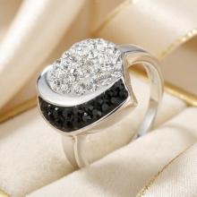 Сребърен пръстен с кристали от Sw® SP728 Black and White Сребърен пръстен с кристали от Sw® SP728 Black and White