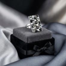 Сребърен пръстен с кристали от Sw® Avery Late Night Сребърен пръстен с кристали от Sw® Avery Late Night