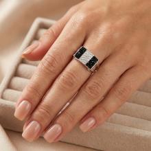 Сребърен пръстен с кристали от Sw® SP612 Black and White Сребърен пръстен с кристали от Sw® SP612 Black and White