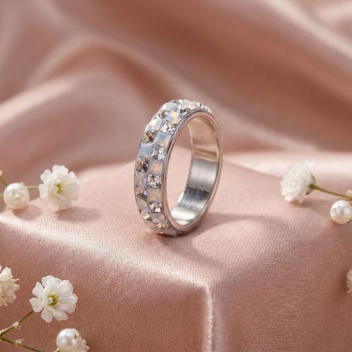 Сребърен пръстен с кристали от Sw® Mila