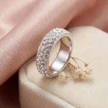 Сребърен пръстен с кристали от Sw® Mila Crystal Сребърен пръстен с кристали от Sw® Mila Crystal