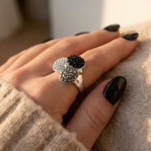 Сребърен пръстен с кристали от Sw® Alaia Black and White Сребърен пръстен с кристали от Sw® Alaia Black and White