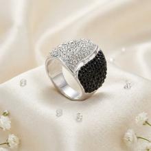 Сребърен пръстен с кристали от Sw® SP632 Black and White Сребърен пръстен с кристали от Sw® SP632 Black and White