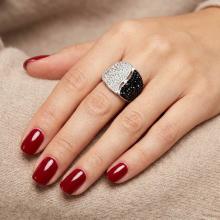 Сребърен пръстен с кристали от Sw® SP632 Black and White Сребърен пръстен с кристали от Sw® SP632 Black and White