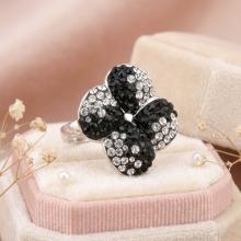 Сребърен пръстен с кристали от Sw® SP639 Black and White