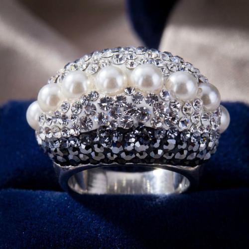 Сребърен пръстен с кристали от Sw® SP654 Big Pearl
