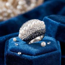 Сребърен пръстен с кристали от Sw® SP654 Big Pearl