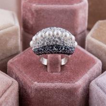 Сребърен пръстен с кристали от Sw® SP654 Big Pearl